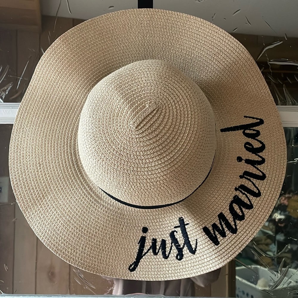 🍾JUST MARRIED🍾 floppy hat !